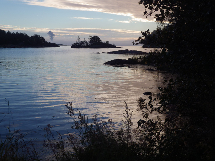 Bild. Utsikt mot Oxelösund på kvällen.